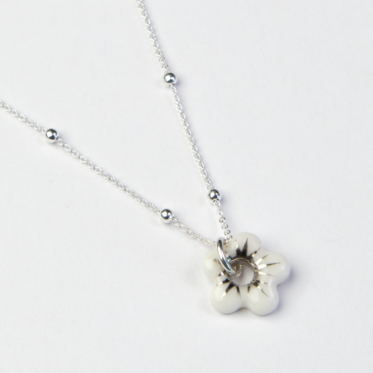 White Fleur Necklace, Silver