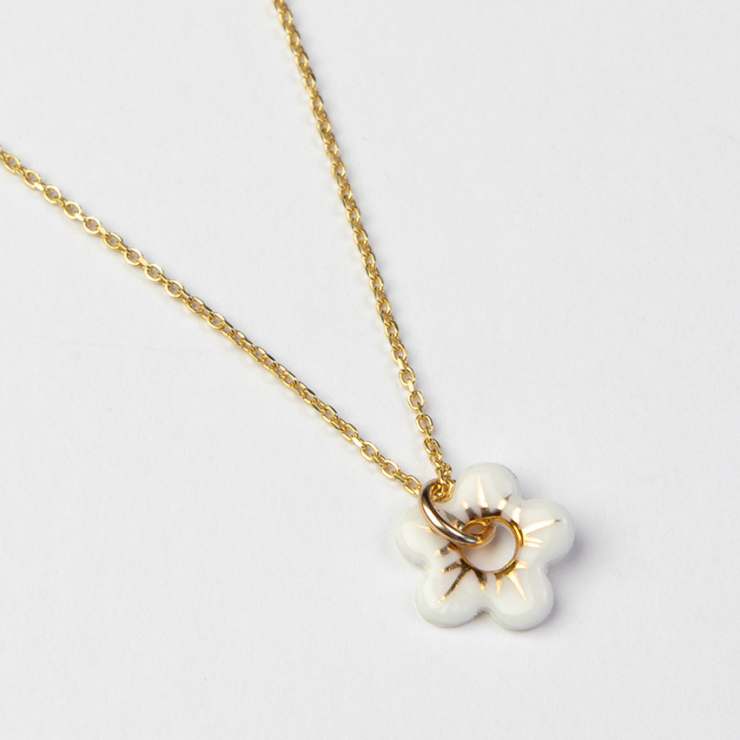 White Fleur Necklace, Gold
